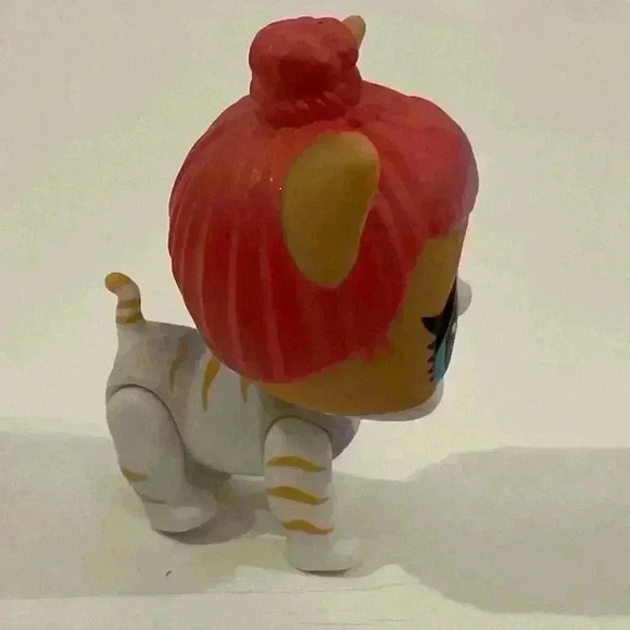 LOL Surprise! Block Party Pet Kitten Kitty Cat Figure Doll Pink Hair - Picture 8 of 11